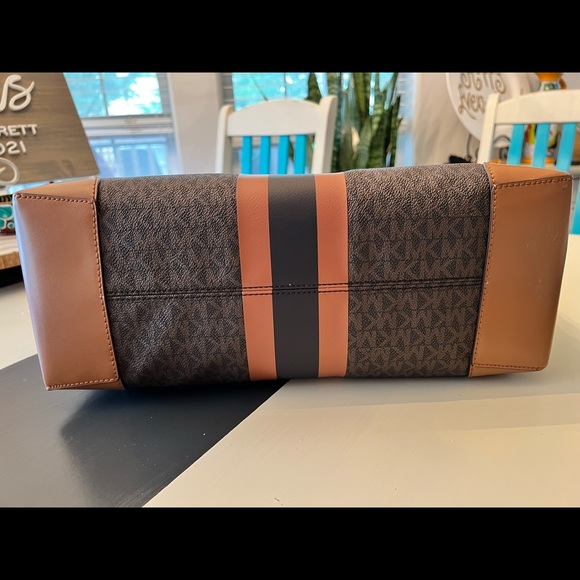 NWT Michael Kors Eva Large Logo Stripe Tote Bag - Picture 3 of 5
